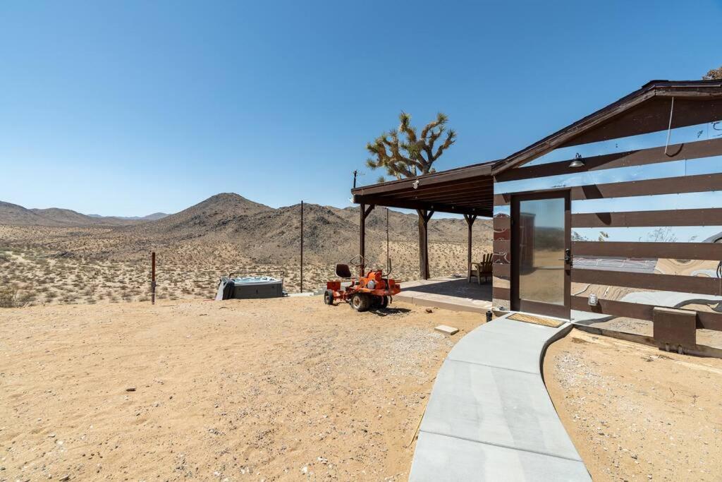 The Invisible Wind Cabin- Joshua Tree Amazing View Holiday home *