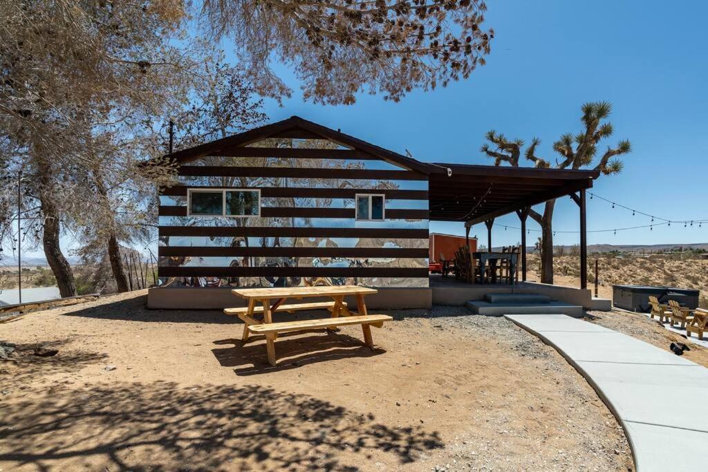 The Invisible Wind Cabin- Joshua Tree Amazing View Holiday home Yucca Valley