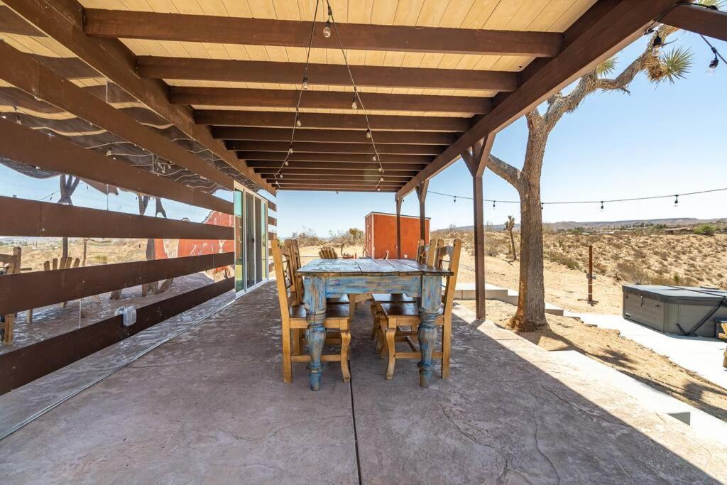 The Invisible Wind Cabin- Joshua Tree Amazing View Holiday home *